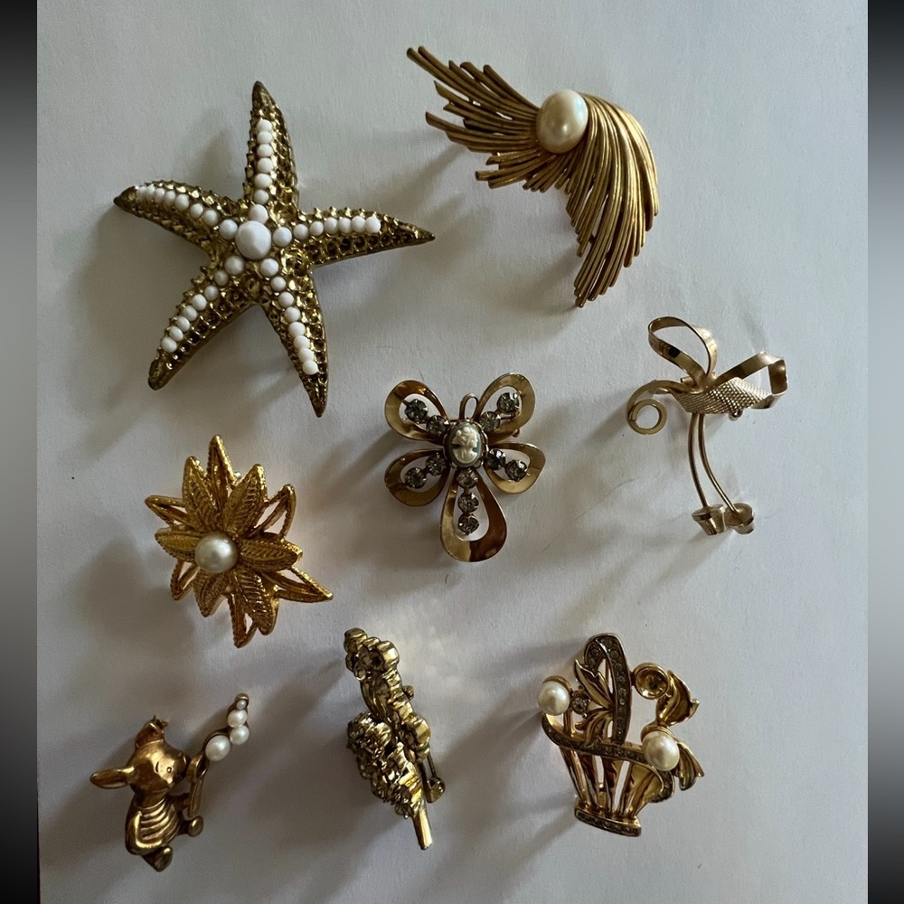 Vintage costume jewelry brooches